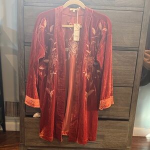 NWT Mystree Embroidered Velvet Tunic Size Small